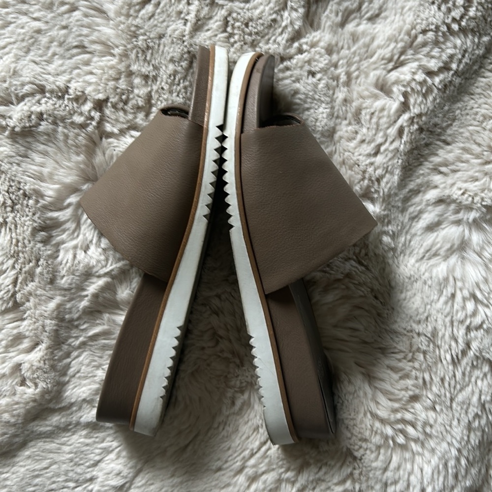 Eileen Fisher Taupe Leather Sandals - Picture 6 of 9